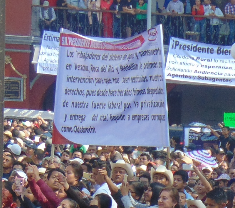 reclamos y apoyos a Andrés Manuel López Obrador 24